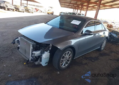 2021 Mercedes-Benz A 220 z USA, uszkodzony, nr VIN W1K3G4EB2MJ263817